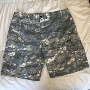 UA Camo heatgear cargo short